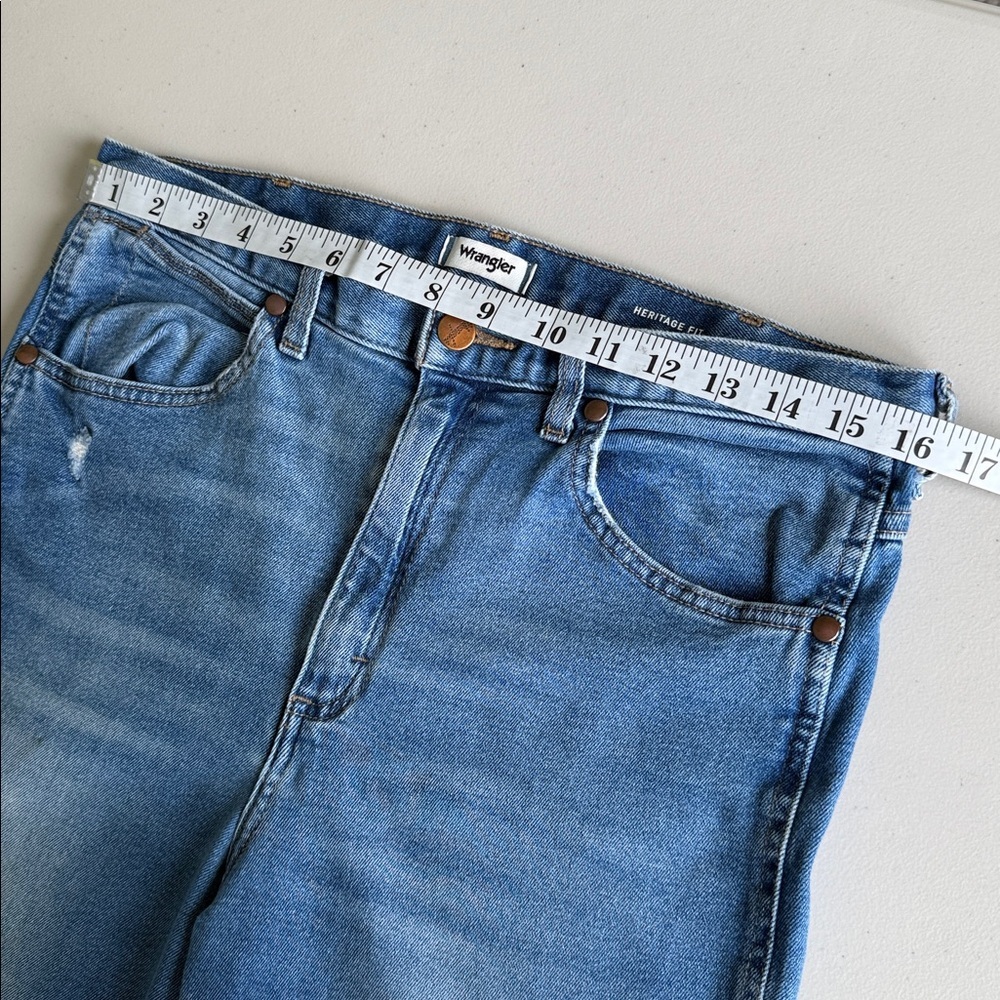 Wrangler Heritage Fit Jeans Medium Wash Women’s Size 30 - Picture 10 of 16